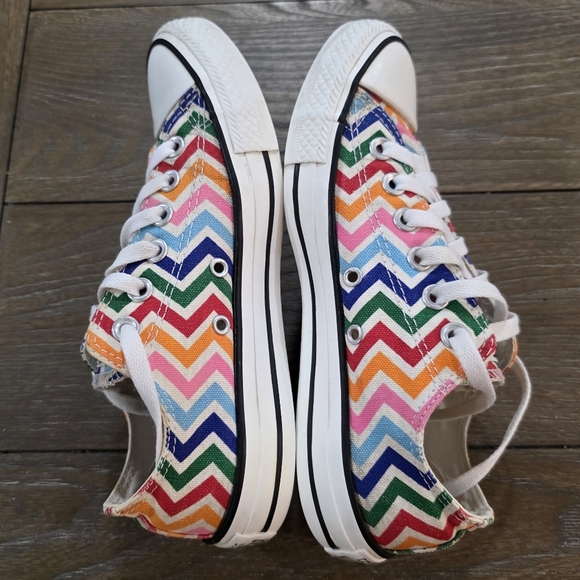 Converse Chuck Taylor All Star Low Rainbow Zig Zag Sneakers, Women's Size 7 - Picture 5 of 8